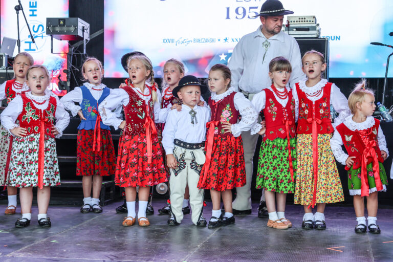 Występ zespołu Zyngierki białcańskie